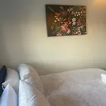 Swindon Double En-Suite Home With Free Parking