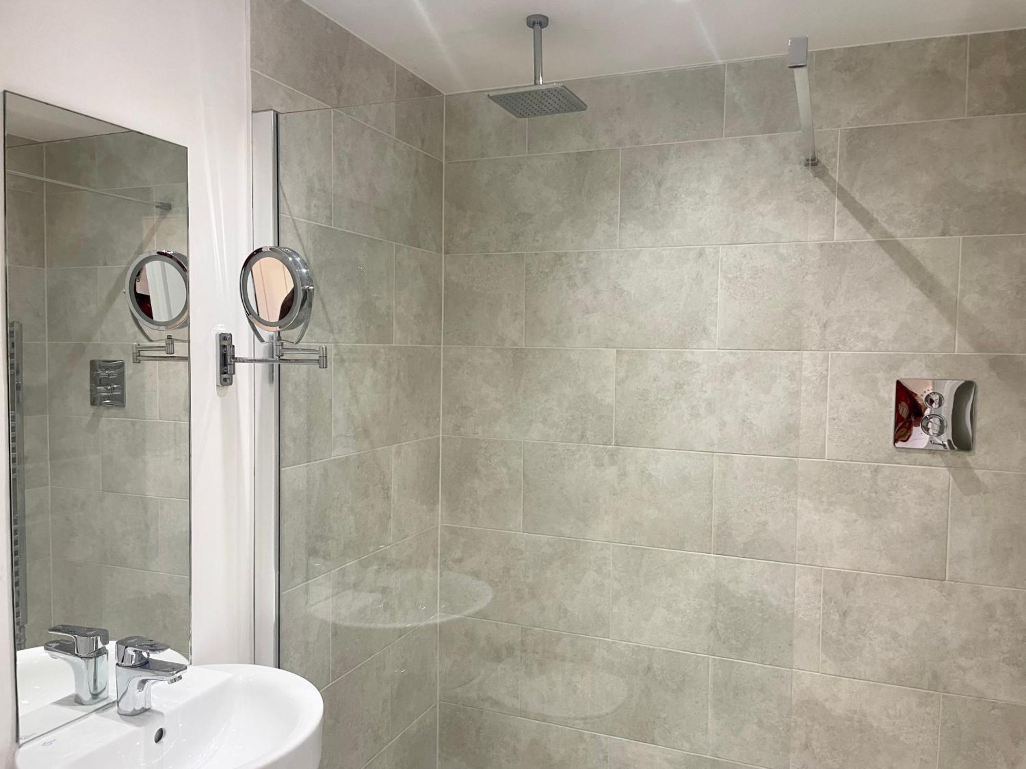 Double En-suite With Free Parking