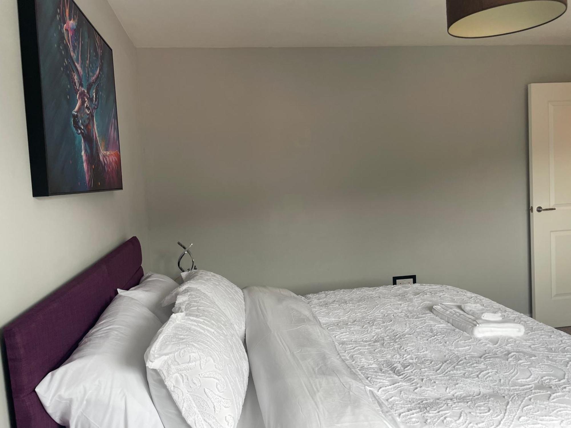 Double En-suite With Free Parking Holiday home Swindon