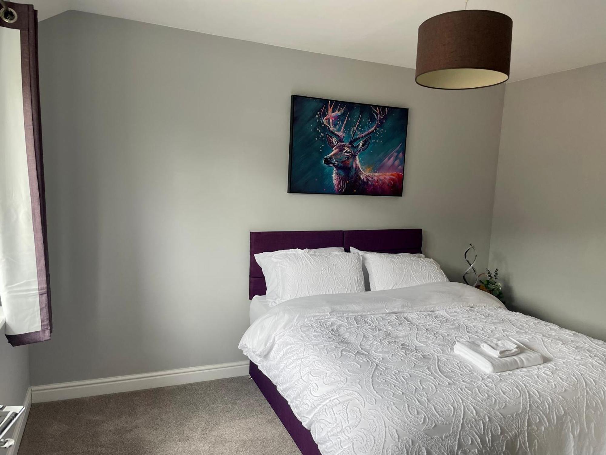 Double En-suite With Free Parking Swindon